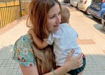 Una madre de Estepona denuncia la falta de maestros de apoyo para niños con necesidades especiales