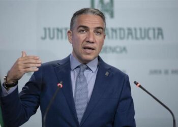 Bendodo dice que la quinta ola «está controlada» e insiste en el llamamiento a la vacunación