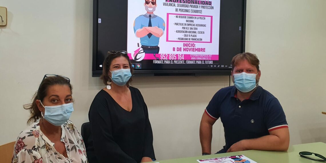 El Ayuntamiento de Manilva becará a varios vecinos para que se formen como vigilantes