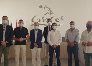 El Ayuntamiento de Casares, junto a otros consistorios, se reúne con la Unión Española Fotovoltaica