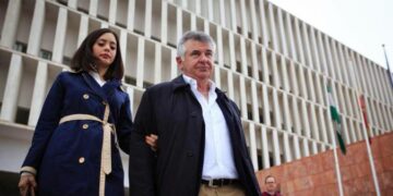 A prisión por robar dos cuernos de rinoceronte que pertenecieron a Juan Antonio Roca