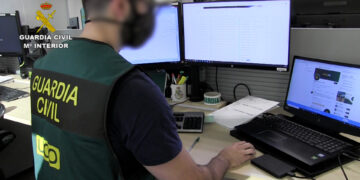 Detenido en Letonia el mayor ciberestafador de criptos que operaba desde una villa de lujo en la Costa del Sol