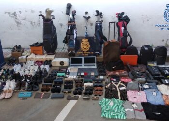 Recuperados diversos objetos robados por un hombre en más de veinte coches en Estepona, Casares y Marbella