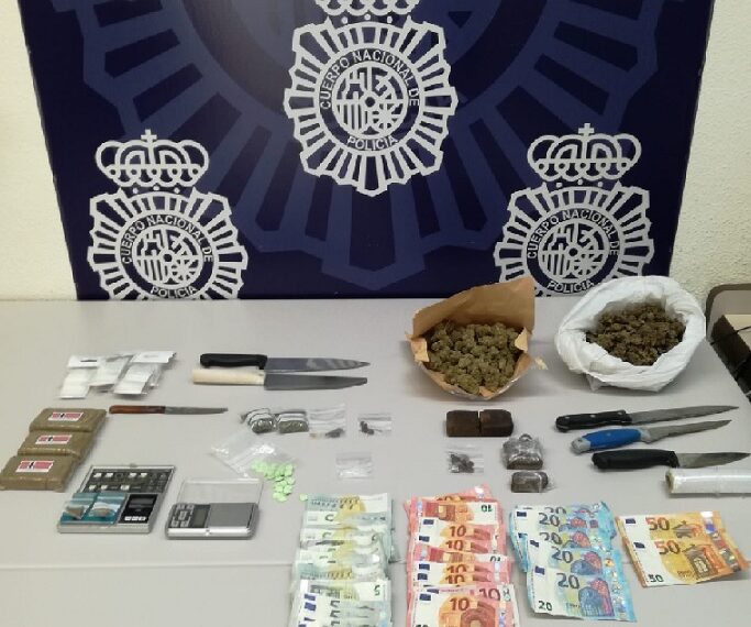 Detenidos tres hermanos de Estepona como cabecillas de un punto de venta de sustancias estupefacientes