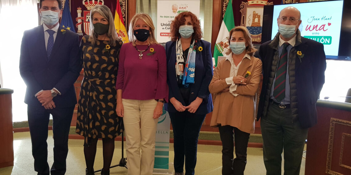 Marbella homenajea a Joan Hunt, creadora de Cudeca