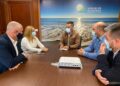 Manilva realizará durante todo el año labores de mejora y mantenimiento del litoral