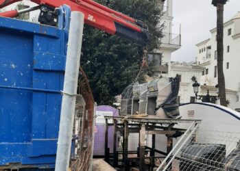 Comienza la retirada de los contenedores soterrados de Manilva