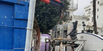 Comienza la retirada de los contenedores soterrados de Manilva