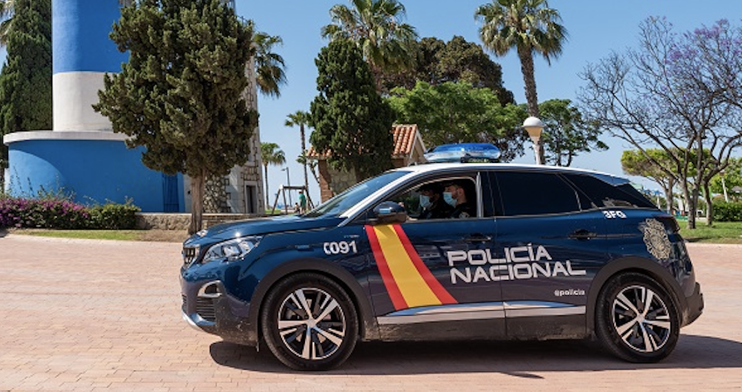 Detienen a un hombre que fue sorprendido disparando a los gatos de una vecina