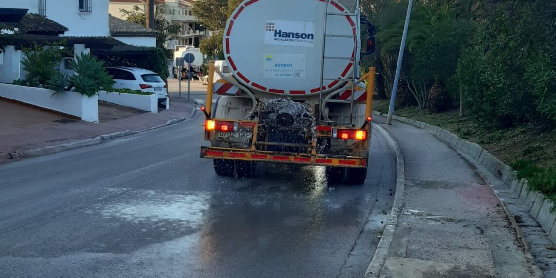 Hanson-HeidelbergCement vuelve a colaborar en la desinfección de zonas públicas de Manilva frente al COVID-19