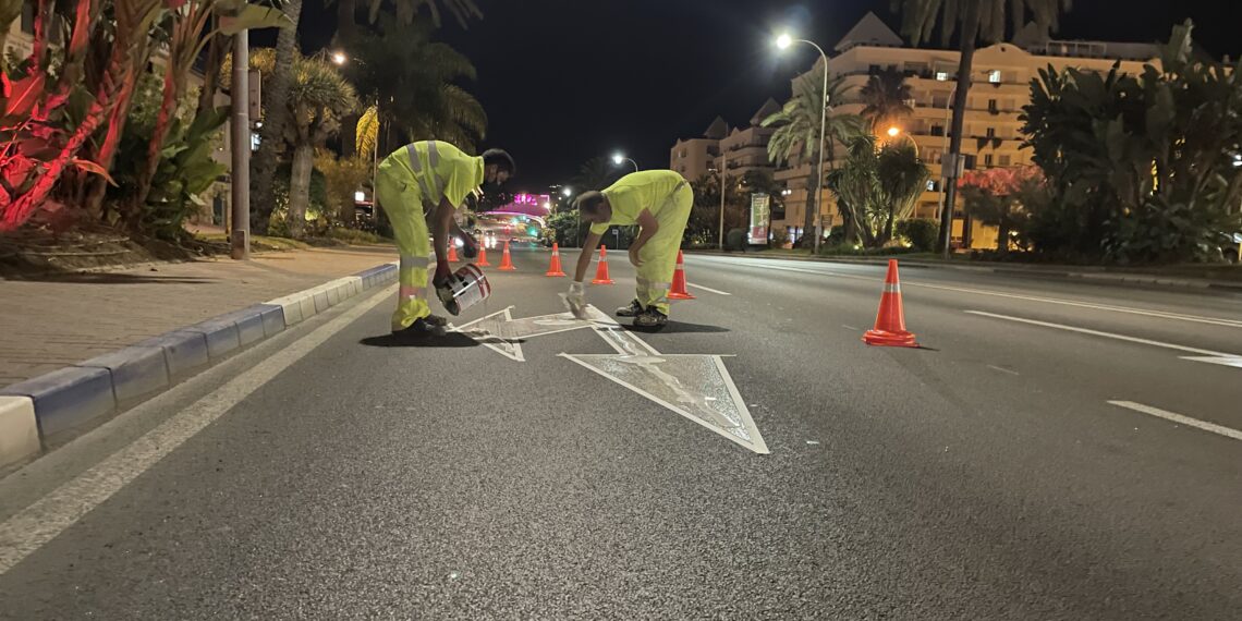 Marbella comienza a mejorar señales para mejorar la movilidad y seguridad vial