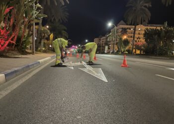 Marbella comienza a mejorar señales para mejorar la movilidad y seguridad vial