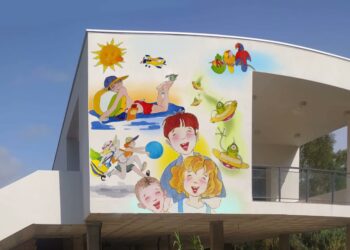 El nuevo edificio de Usos Múltiples de Casares Costa toma color