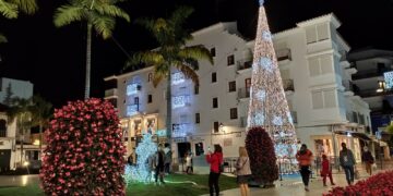 Estepona encenderá su alumbrado navideño el 26 de noviembre con más de 2.000 elementos decorativos
