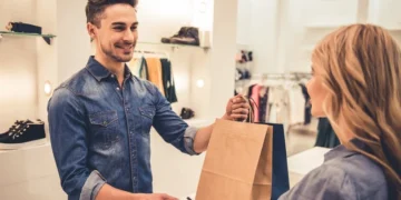 Manilva sorteará 15 mil euros en bonos regalo para potenciar el comercio local en Navidad