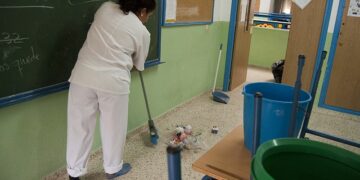 Denuncian la precariedad del personal que limpia los edificios municipales de Estepona