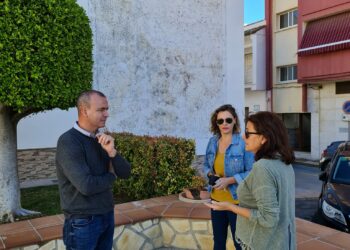 Quitan el mural de la plaza del Donante de Sabinillas por riesgo de derrumbe