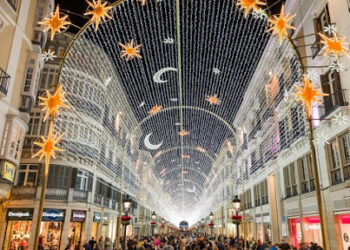 Este viernes llega la Navidad a la ciudad de Málaga con casi 500 calles con iluminación