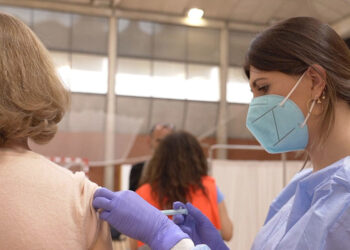 Se cumple un año desde la primera vacuna contra el Covid-19 en Andalucía