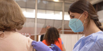 Se cumple un año desde la primera vacuna contra el Covid-19 en Andalucía