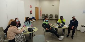 Ocho casareños comienzan a formarse como carpinteros