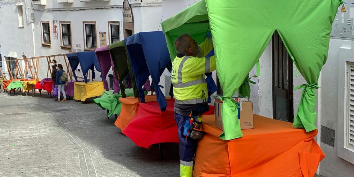 Una veintena de puestos componen el mercadillo navideño de Casares