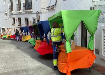 Una veintena de puestos componen el mercadillo navideño de Casares