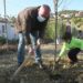 Manilva planta almendros en busca de preservar el medio natural