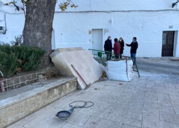 Avanzan a buen ritmo las obras de mejora en la plaza del Llano de Casares