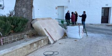 Avanzan a buen ritmo las obras de mejora en la plaza del Llano de Casares