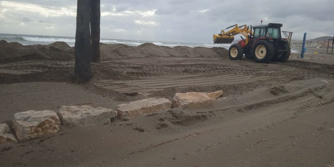 El litoral de Casares, preparado para el temporal de levante