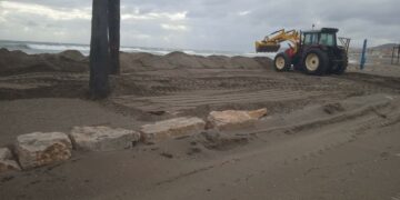 El litoral de Casares, preparado para el temporal de levante