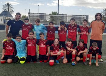 El alevín de la Escuela Municipal de Futbol de Casares pasa la primera fase del Torneo Solidario de Navidad