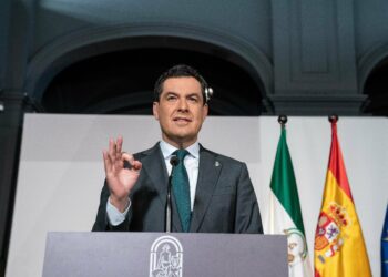 Sin nuevas medidas: Moreno pide a los andaluces «cuidarse y evitar aglomeraciones y ambientes ruidosos»