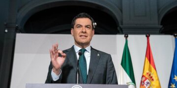 Sin nuevas medidas: Moreno pide a los andaluces «cuidarse y evitar aglomeraciones y ambientes ruidosos»