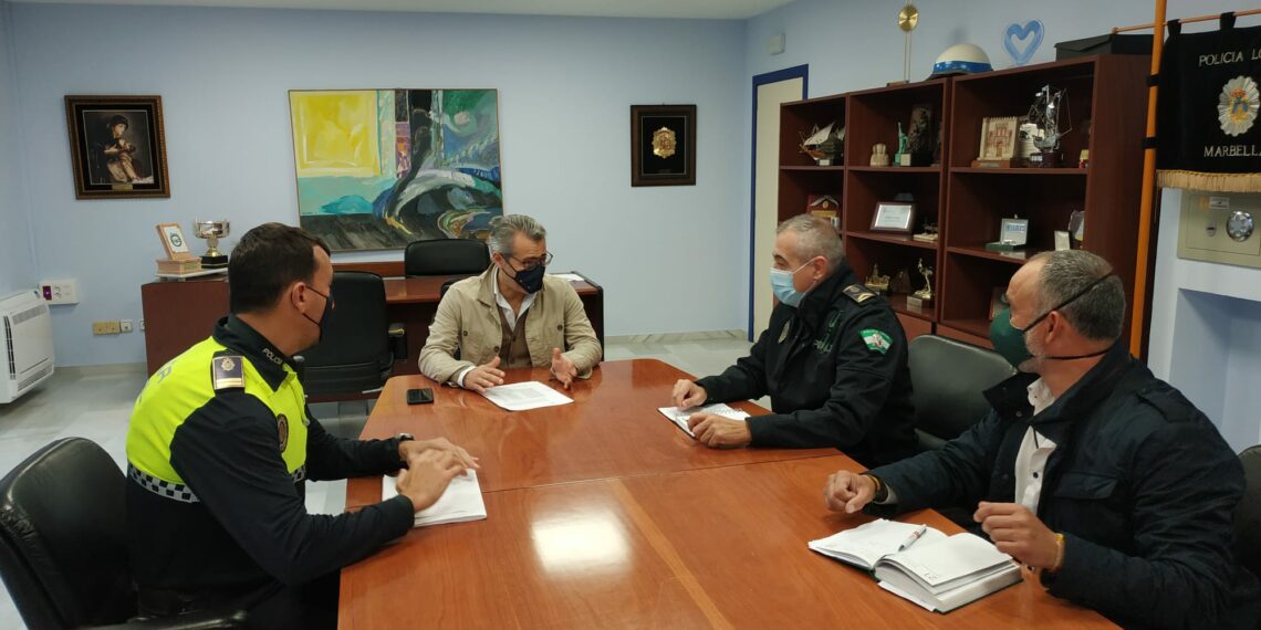 El Ayuntamiento de Marbella presenta al sector del taxi el nuevo organigrama de la Jefatura de la Policía Local