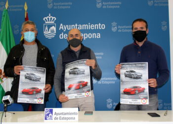 Concentración de coches Ferrari en Estepona para recaudar fondos por ‘Ningún Niño sin Juguete’