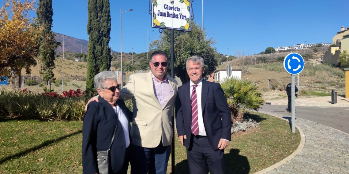 Estepona dedica una glorieta al empresario Juan Benítez Vera