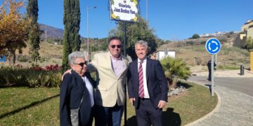 Estepona dedica una glorieta al empresario Juan Benítez Vera