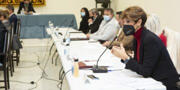 El PSOE de Estepona cierra 2021 acusando a García Urbano de absolutista