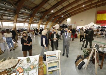 Inaugurado el Bazar Solidario de Navidad de Cáritas en el Palacio de Congresos de Marbella