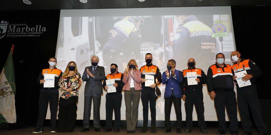 Marbella reconoce la generosidad y el compromiso de los voluntarios de Protección Civil
