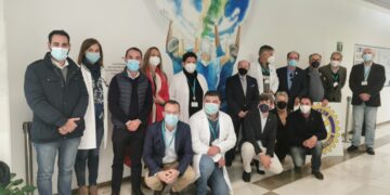 El hall del Hospital Costa del Sol luce un mural homenaje al personal sanitario por su labor de la pandemia