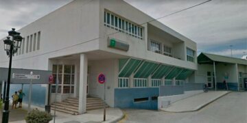 Un médico recibe un puñetazo en un ojo al intentar atender a un hombre en la calle en Mijas