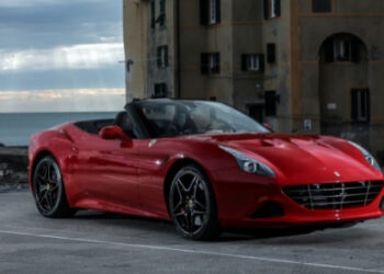 Estepona ofrece paseos en Ferrari con fines solidarios