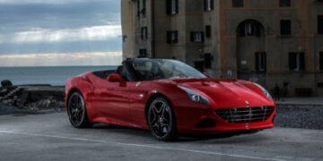 Estepona ofrece paseos en Ferrari con fines solidarios