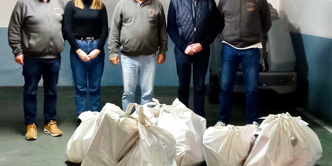 Frente Bolillón de Estepona entrega por Navidad juguetes a familias de Manilva y Casares