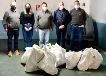 Frente Bolillón de Estepona entrega por Navidad juguetes a familias de Manilva y Casares