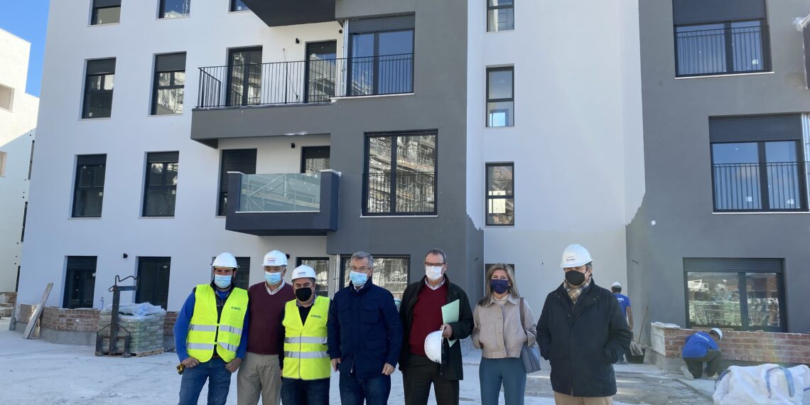La obra de construcción de 100 VPO en Estepona entra en su recta final