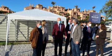 Colocada la primera piedra de las obras de ampliación del colegio de Isdabe del Mar en Estepona